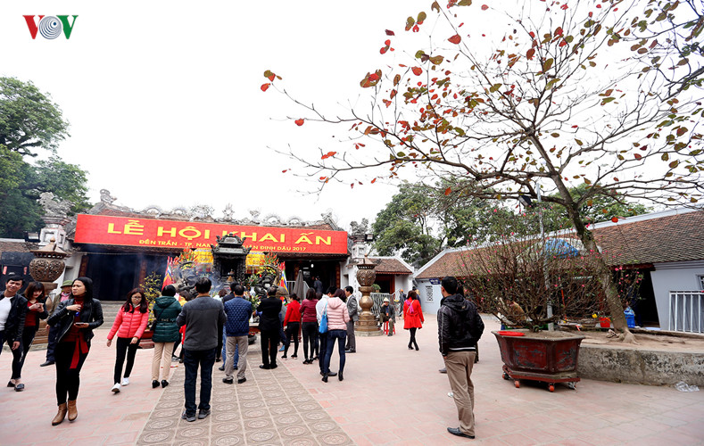 Праздник храма Чан Тхыонг и выдача королевской печати в храме династии Чан